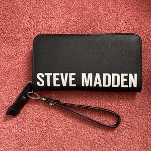 Steve Madden Wallet Wrislet